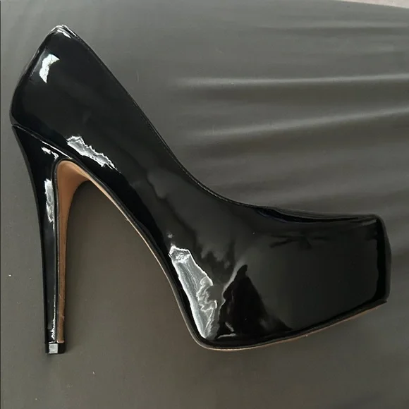 Patent Black Platform Heels - Picture 2 of 4